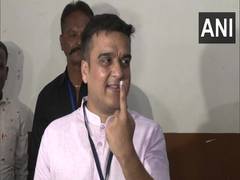 
      
      Gujarat HM Harsh Sanghavi cast his vote for first phase
      
      