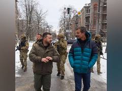 
      
      Bear Grylls met Volodymyr Zelenskyy
      
      