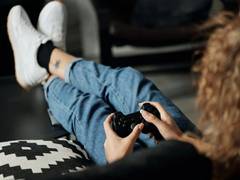 
    Gamers who buy 'loot boxes' two times more likely to gamble
    
