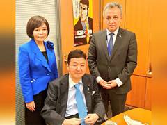 
      
      Japanese PM's special aide meets Uyghur delegation
      
      