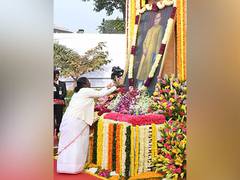 
      
      Prez Murmu pays tributes to Dr Ambedkar on his death anniversary
      
      