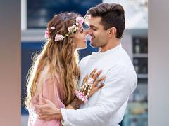 
      
      Bipasha shares cute picture of Karan with their daughter
      
      