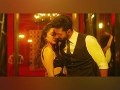 
      
      Vicky, Kiara's dancing track 'Kyaa Baat Haii 2.0' out now
      
      