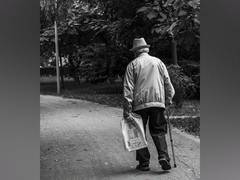 
    Americans spend less after retirement age: Research
    
