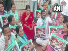 
      
      Telangana: Police detains YSRTP chief YS Sharmila in Hyderabad 
      
      