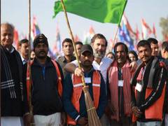 
      
      Rajasthan: CM Ashok Gehlot joins Bharat Jodo Yatra
      
      
