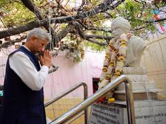 
      
      Jaishankar visits family of Mahakavi Subramania Bharathi in Kashi
      
      