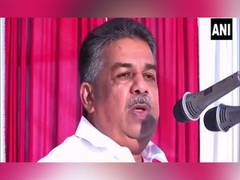 
      
      Kerala Police rules out charges of insult to Constitution on CPI
      
      
