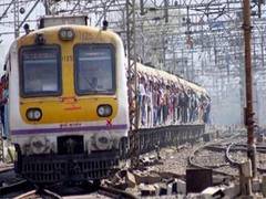 
      
      Mumbai: Local trains face signal problems at Jui Nagar
      
      