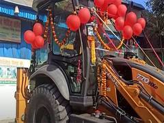 
      
      Father gives bulldozer as wedding gift to daughter in UP
      
      