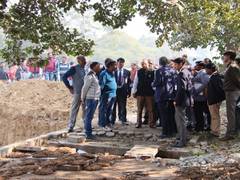 
      
      Delhi L-G inspects construction of Airport drain, 5 water bodies 
      
      