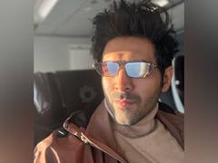 
      
      Kartik Aaryan shares glimpse of FIFA World Cup finals
      
      