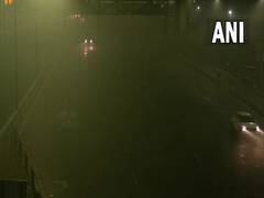 
      
      Delhi: Dense fog envelopes National Higway-24
      
      