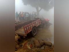 
      
      2 killed as tractor-trolley overturns in UP's Mainpuri
      
      