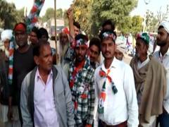 
      
      Rajasthan: Farmers protest during Bharat Jodo, seek loan waivers
      
      