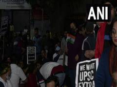 
      
      UPSC aspirants hold protest, seek extra attempt to clear exam
      
      