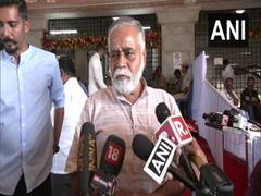 
      
      K'taka Minister bats for portraits of freedom fighters in schools
      
      