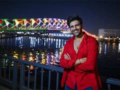 
      
      No touching only seeing: Kartik poses with huge Gujarati thalis
      
      