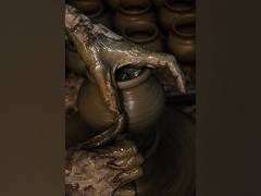 
      
      Social relationships carried pottery-making techniques far, wide
      
      