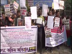 
      
      Kolkata forum stages protest, demands pending govt exams be held 
      
      