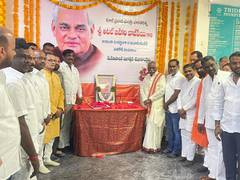
      
      Haryana Governor pays tribute to Atal Bihari Vajpayee
      
      