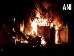 
      
      UP: Fire breaks out in Kanpur's Sutarkhana, damages scrap shops
      
      