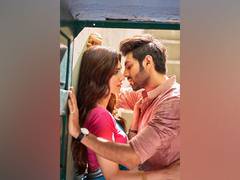 
      
      Kartik shares glimpse of Christmas celebration with Kriti
      
      