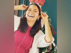 
      
      Anushka Sharma poses with Santa, looks happiest in Christmas pics
      
      