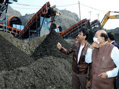 
      
      Delhi L-G flags off 40 trucks of Inert and RDF waste at Bhalswa
      
      