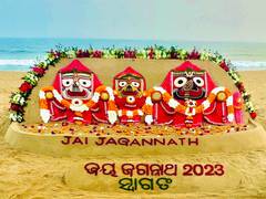 
      
      Sudarsan Pattnaik welcomes New Year with sand sculpture 
      
      