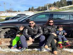 
      
      Kareena, Saif pose with their tiny tots in glamorous family pic
      
      