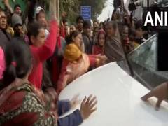 
      
      People protest outside Sultanpuri police station
      
      