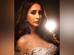 
      
      Rs 200 cr money laundering case: Actor Chhahat Khanna statement
      
      