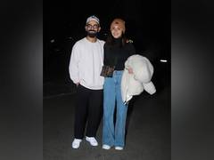 
      
      Virat Kohli, Anushka Sharma visit Vrindavan ashram, see pics
      
      