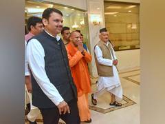 
      
      UP CM Yogi Adityanath meets Governor Koshyari in Mumbai 
      
      