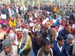 
      
      UP: Sanitation workers hold protest in Aligarh
      
      