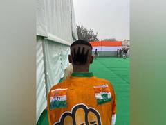 
      
      Congress 'hand' symbol hairstyle, costume grabs attention
      
      