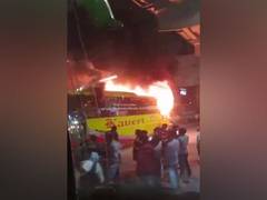 
      
      Hyderabad bus catches fire, no casualty
      
      