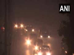 
      
      Dense fog engulfs Delhi: trains, flights delayed
      
      