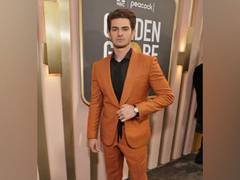 
      
      Andrew Garfield arrives in style at Golden Globes 2023
      
      