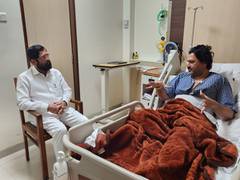 
      
       Maharashtra CM Shinde visits Dhananjay Munde at Mumbai hospital
      
      
