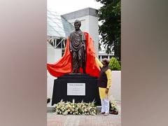 
      
      All govt offices in Maha to offer tributes to great personalities
      
      