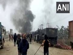 
      
      After midnight police raid, farmers attack cops in Buxar
      
      
