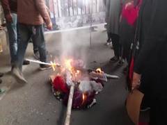 
      
      Ludhiana: Anti-Sikh riot victims burn Rahul Gandhi's effigy 
      
      