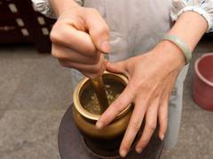 
      
      Xinjiang govt urges hospitals to use traditional Uyghur medicine 
      
      
