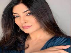 
      
      Sushmita Sen receives 