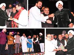 
      
      Satinder Sartaj at Ram Singh Rathor's Lohri Celebrations
      
      