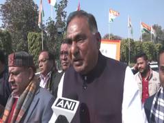 
      
      LoP Ramvir Bidhuri protests outside Kejriwal's residence 
      
      