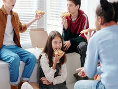
    Loneliness linked with unhealthful diets, physical inactivity
    