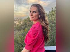 
      
      Brooke Shields' documentary 'Pretty Baby' gets standing ovation
      
      
